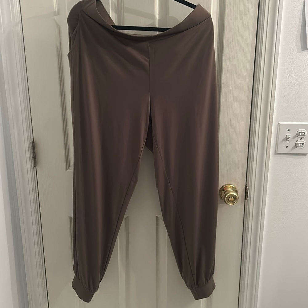 Lisa Rinna olive green joggers